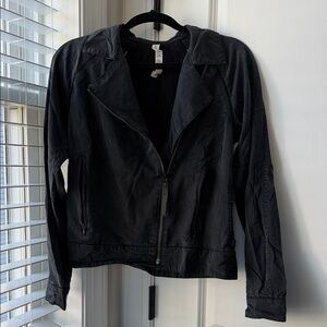 Lululemon Women’s Black Zippered Jacket